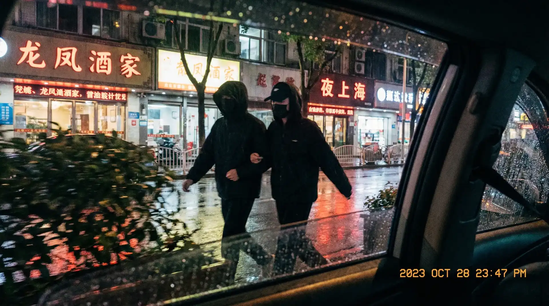 万博app - 顶流明星深夜密会现场抓拍照片